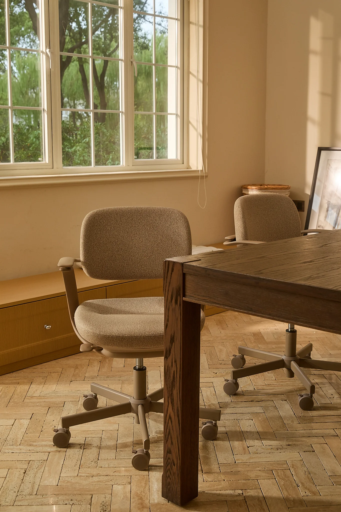 BISKIT Ergonomic Chair - Image 7