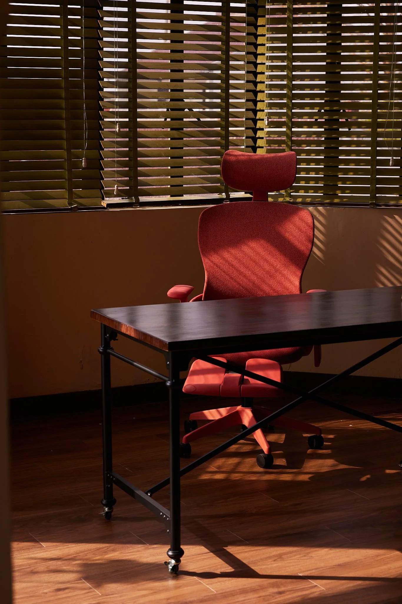 Aura Ergonomic Chair - Image 4