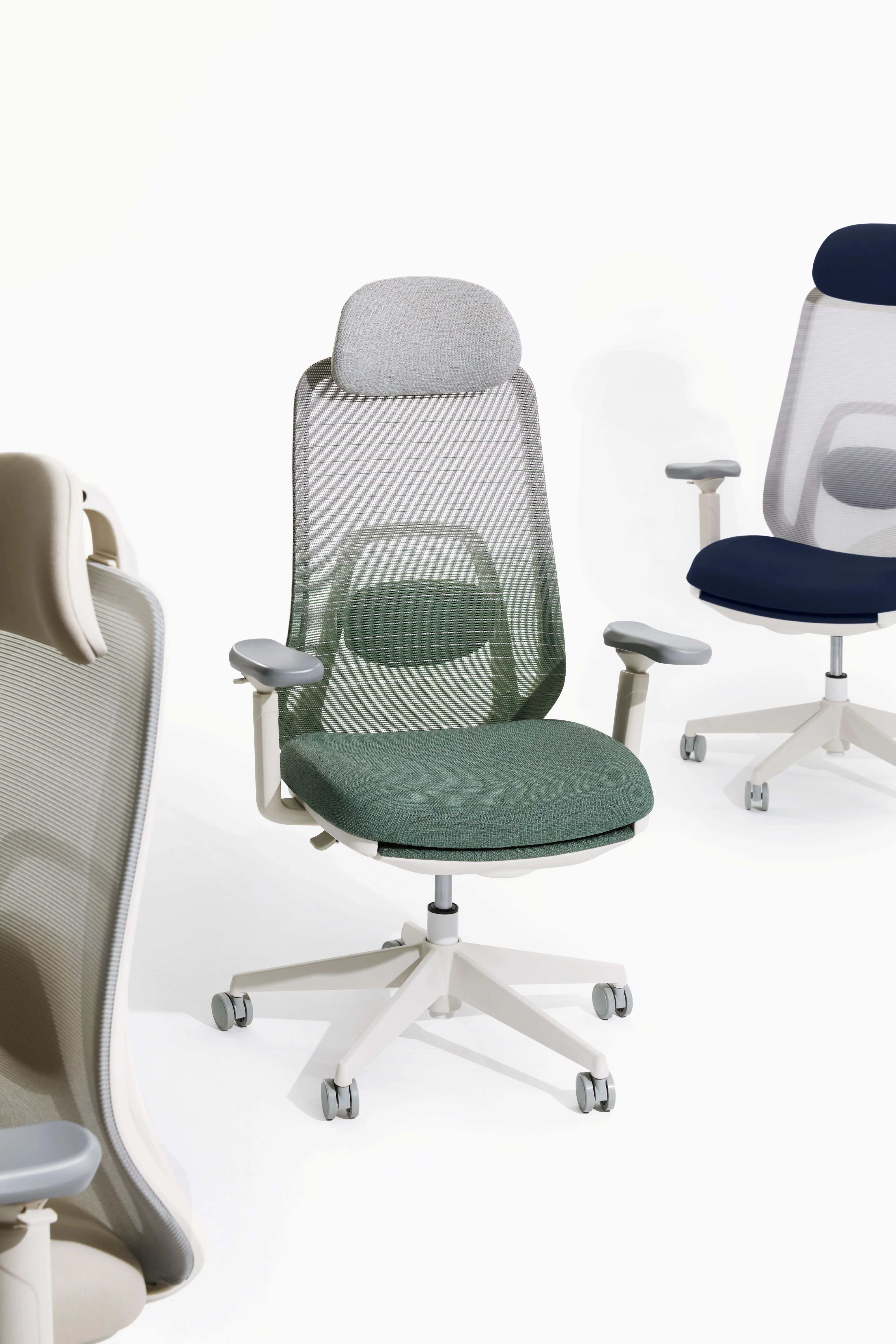 VOYA Ergonomic Chair - Image 3
