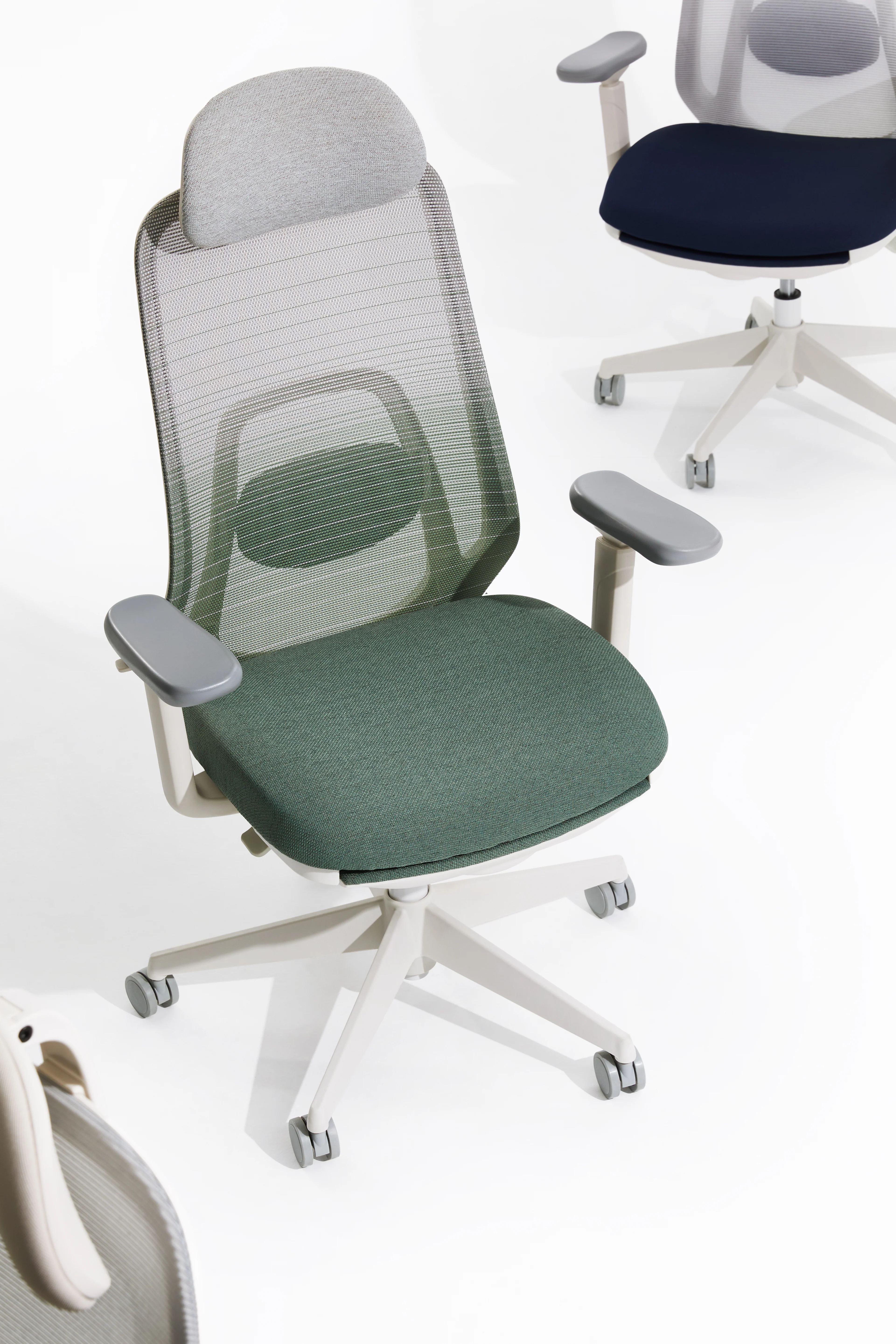 VOYA Ergonomic Chair - Image 4