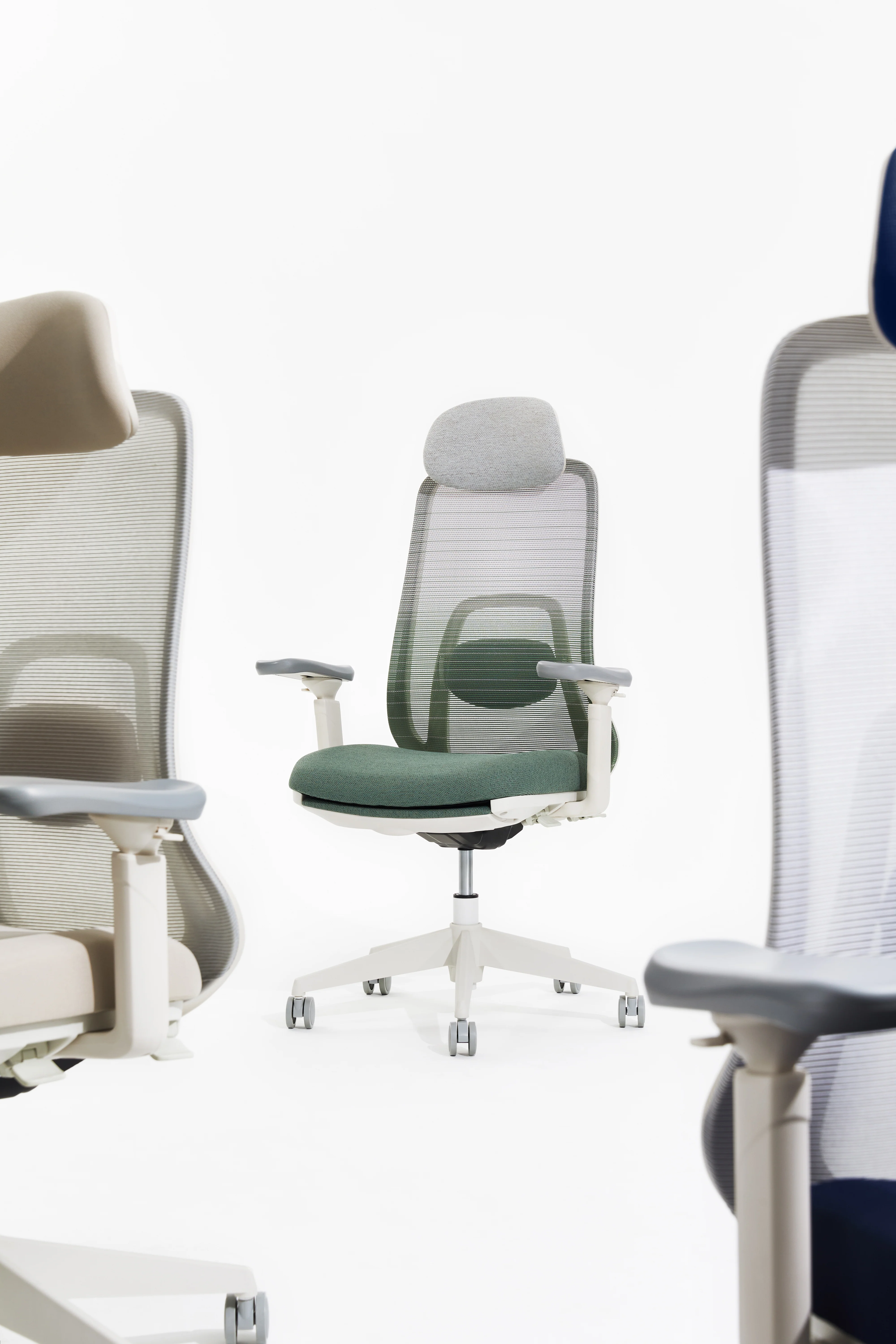 VOYA Ergonomic Chair - Image 5