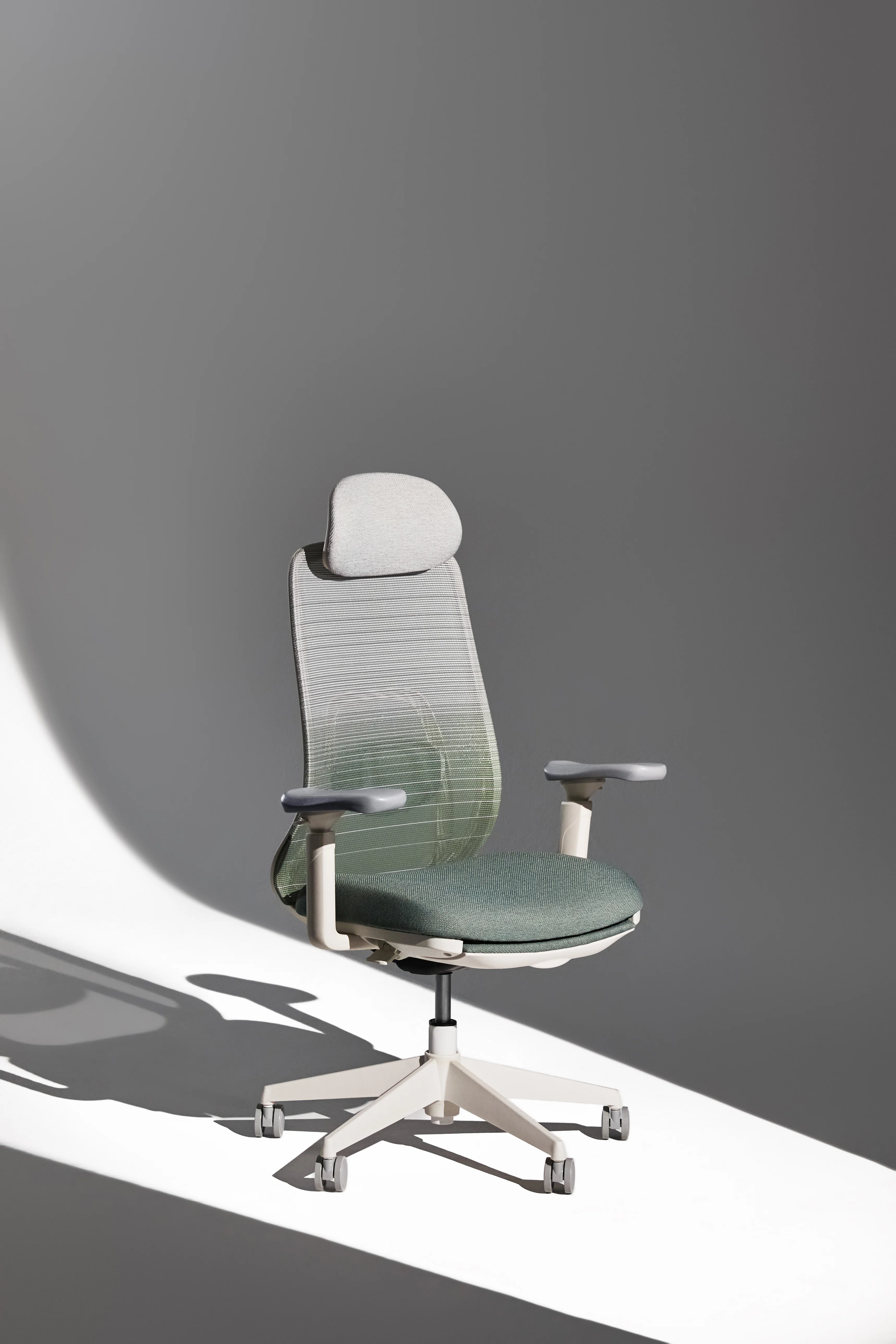 VOYA Ergonomic Chair - Image 6